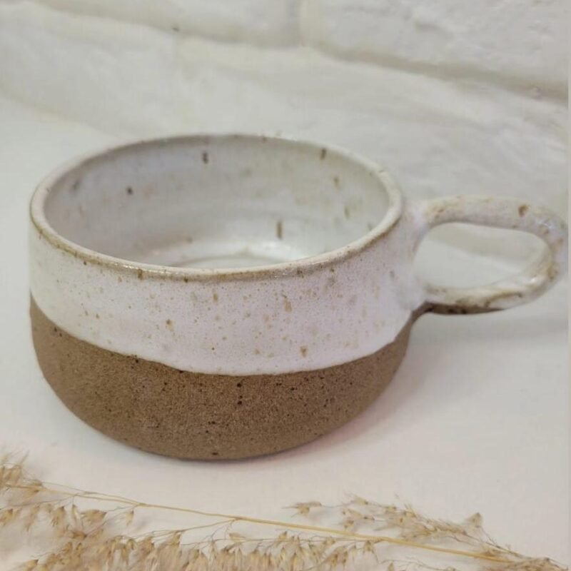 caneca branco e tabaco