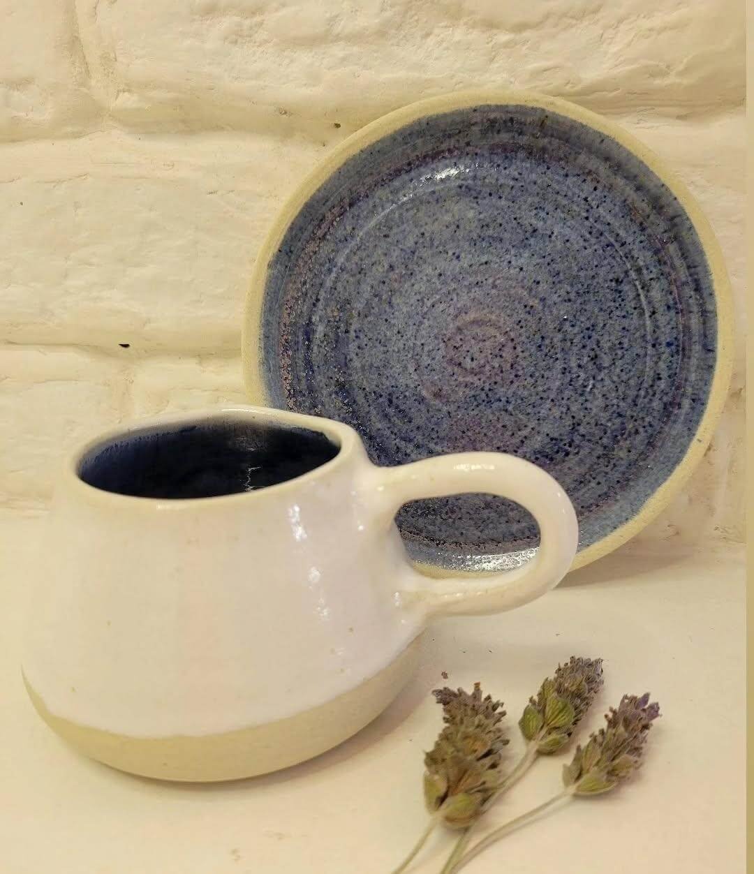 Xícara Bojuda Azul Lavanda e Branco