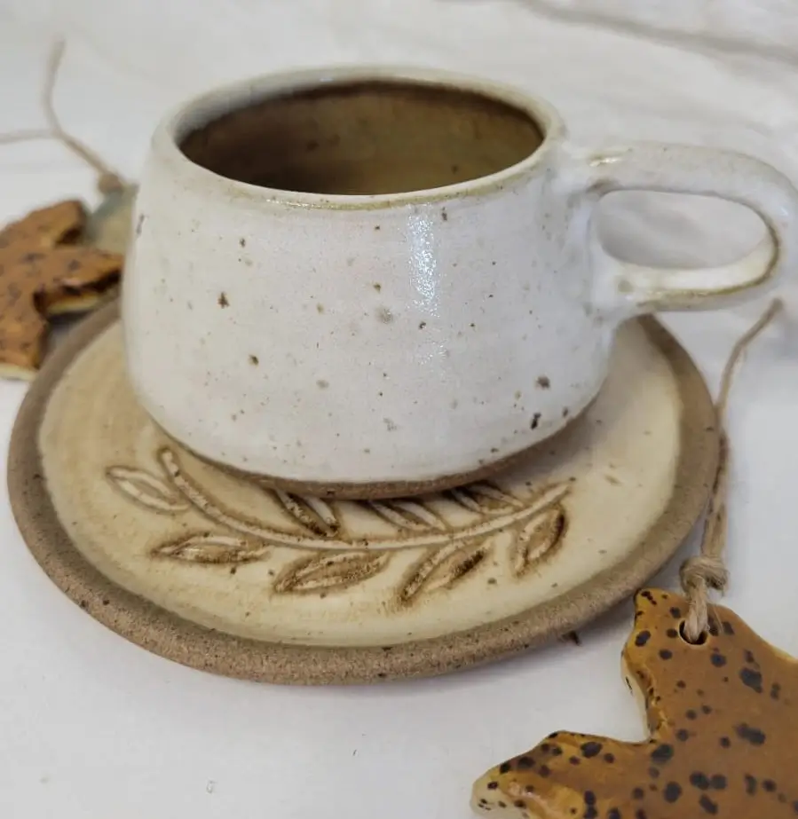 Xícara Bojuda Branca e Cappuccino